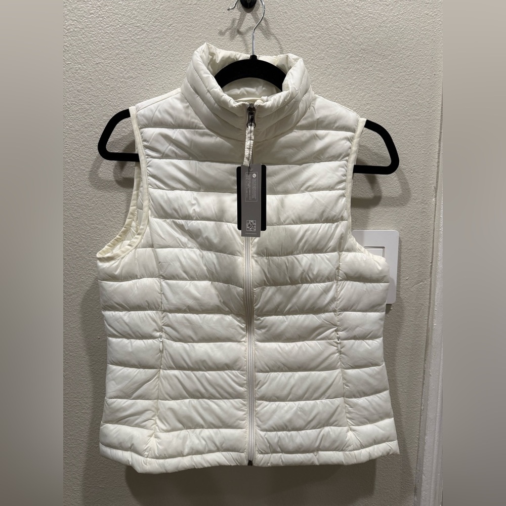 TSLA White Puffer Vest. Size Small. NWT.